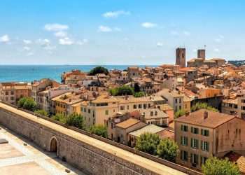 Beautiful European Seaside Town Launches Huege Crackdown on Airbnb | World | News