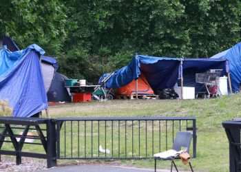 Furious Tories Condemn Sadiq Khan Over Delay Removing Migrant Tents | Politics | News