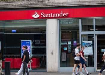 Santander, Natwest, Lloyds and Halifax Closing 62 Branches in June | UK | News