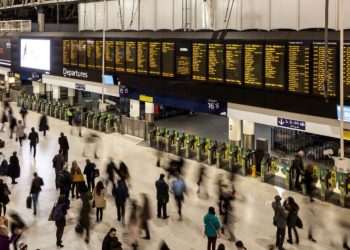 Waterloo Station Live: Commuter Chaos as Major London Tube Station Eva | UK | News