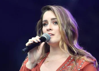 X Factor star ‘splits from husband’ as she makes Glastonbury debut
