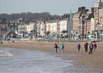 Nanny State Row Erupts as Council Axes Popular Diving Spots at Beach | UK | News