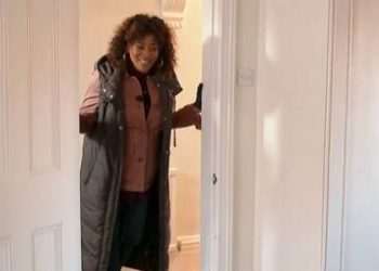 BBC Homes Under The Hammer host warns ‘that’s not a good sign’ as she spots ‘costly’ issue