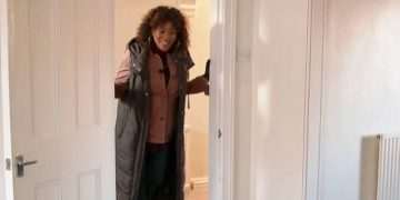 BBC Homes Under The Hammer host warns ‘that’s not a good sign’ as she spots ‘costly’ issue