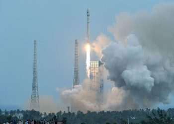 Terrifying moment Debris fall from the sky after Chinese rocket launch | World | News