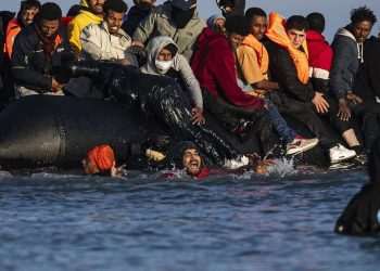 Record migrant boat detected in the channel carrying 125 people | Politics | News