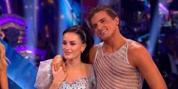 Former Strictly Come Dancing judge defends Amber Davies after ‘scandal’