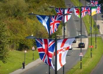UK council sends police warning to locals after workers removing Union Flags 'abused' | UK | News