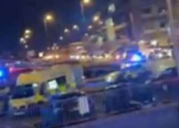 Ashton-under-Lyne station: Trains to Manchester halted as police swarm street | UK | News