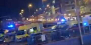 Ashton-under-Lyne station: Trains to Manchester halted as police swarm street | UK | News