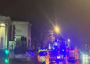 Stockport train station LIVE: Police and bomb squads race to scene sparking travel chaos | UK | News