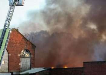 Radcliffe fire: People warned 'keep windows closed' as 'large explosion' heard | UK | News